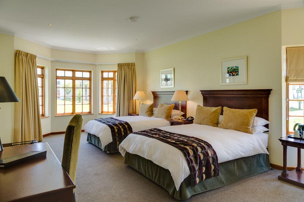 Protea Hotel By Marriott George King George Extérieur photo
