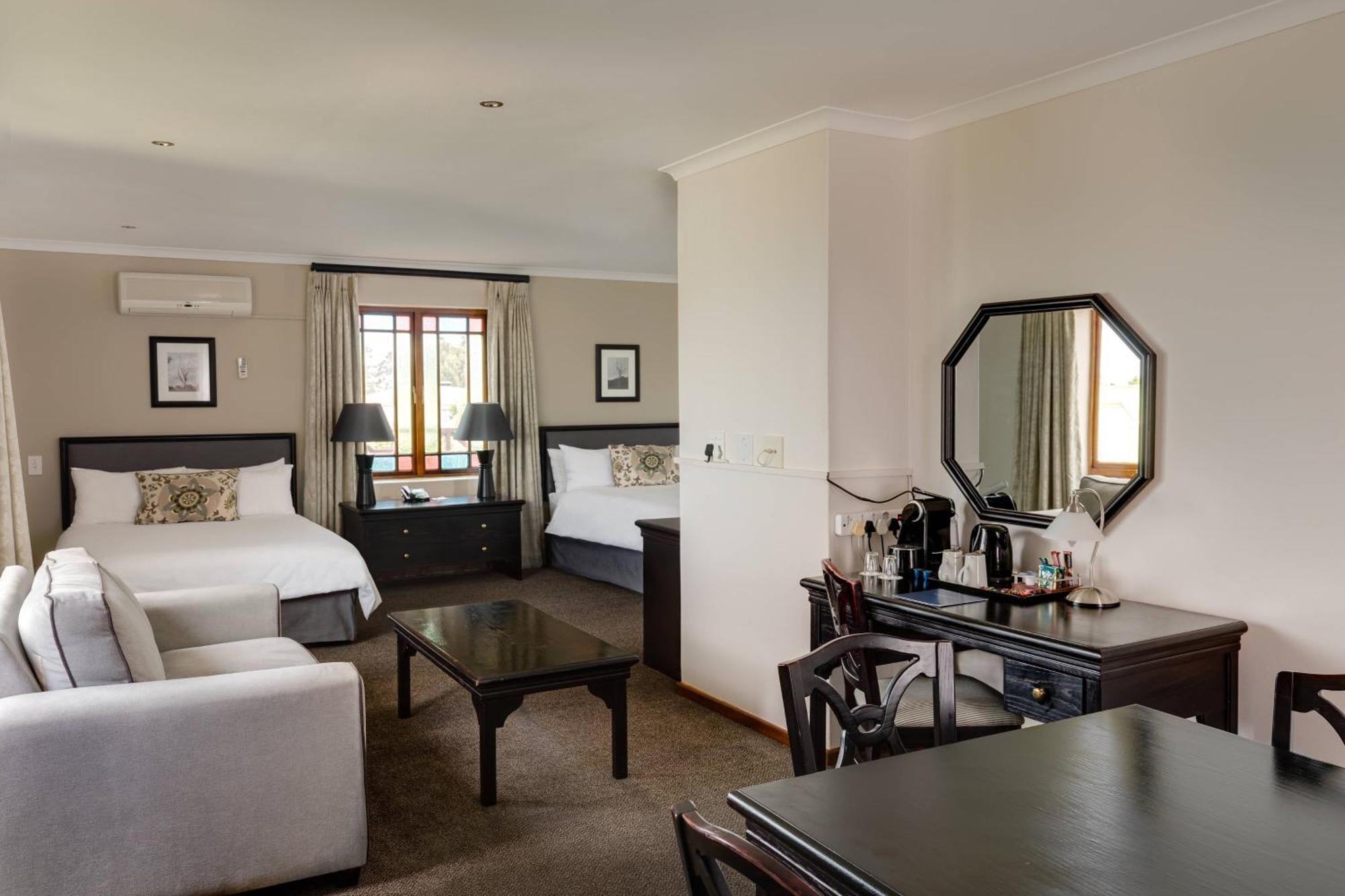 Protea Hotel By Marriott George King George Extérieur photo