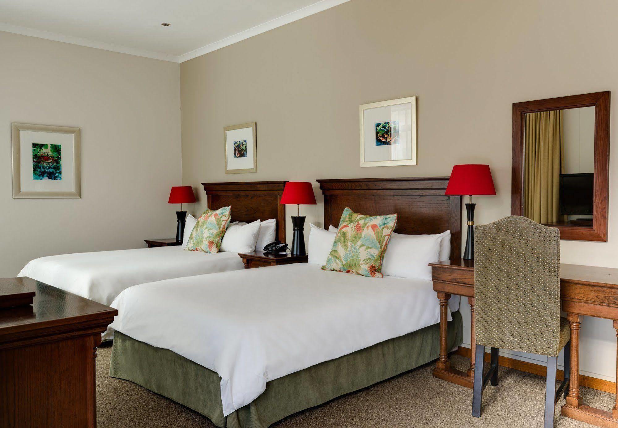 Protea Hotel By Marriott George King George Extérieur photo